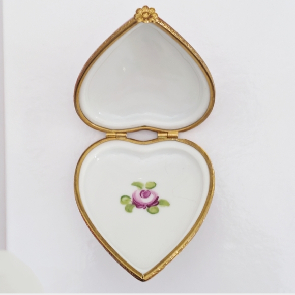 Vintage Collectible Limoges Hand Painted Porcelain Heart-shaped Trinket Box - Picture 4 of 6
